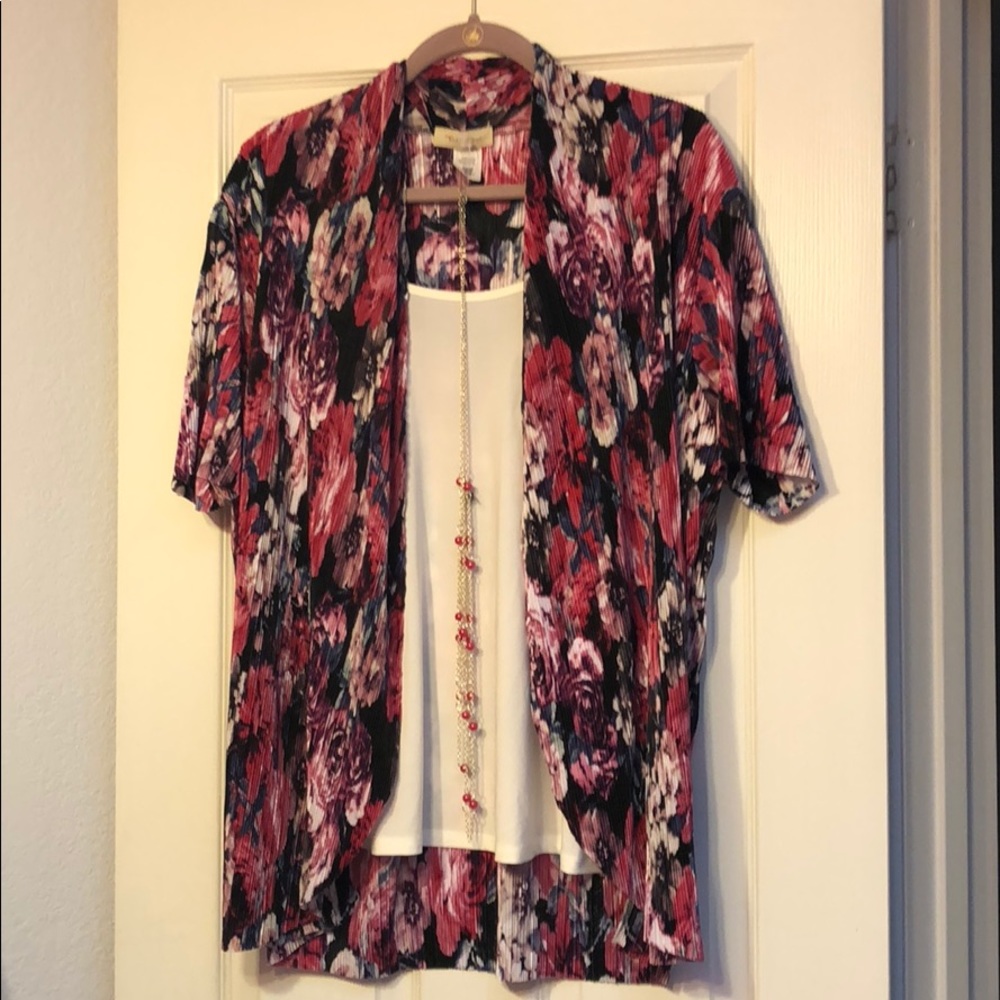 NWT Front of Closet tank attached with necklace